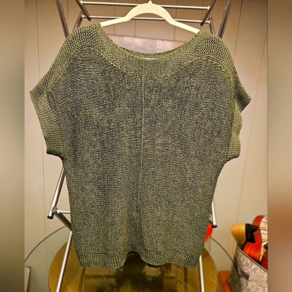 Sweater - Picture 1 of 2